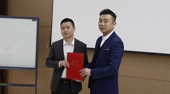 頭條！總經(jīng)理親自頒發(fā)聘書(shū)，科恩電器商學(xué)院迎來(lái)新校長(zhǎng)！
